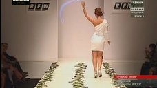 5. Елена Захарова на благотворительном показе белых платьев на Russian Fashion Week 
