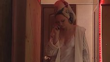 2. Елена Ксенофонтова в ночной рубашке – Ночь закрытых дверей