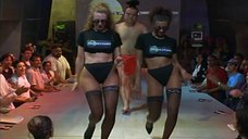 6. Горячие танцовщицы на подиуме – Геймер (2001)