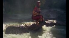 1. Соблазнительная мокрая Зинат Аман у водопада – Истина, любовь и красота