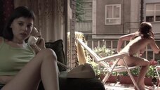 2. Полностью голая Диана Суарез принимает душ на балконе – Люсия и секс