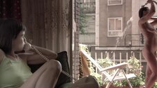 4. Полностью голая Диана Суарез принимает душ на балконе – Люсия и секс