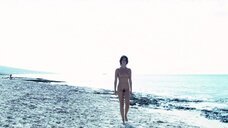 2. Обнаженная Паз Вега на пляже – Люсия и секс