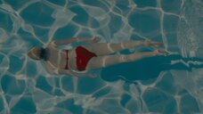 2. Кристен Стюарт в бассейне – Опасная роль Джин Сиберг