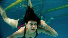 8. Мария Пирогова в бассейне – Тёмный мир: Равновесие