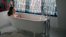 1. Эротическая сцена с Натали Крилл в ванной – Ниже её губ