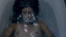 1. Патрисия Веласкес топлес под водой – Лис в сентябре