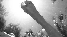 4. Малин Акерман в платье под водой – Отель "Нуар"