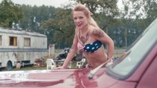 1. Секси Верле Батенс в купальнике на машине – Разомкнутый круг