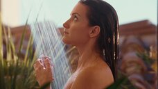 4. Кристин Дэвис принимает душ – Секс в большом городе (2008)