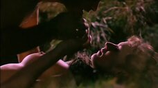 13. Секс сцена с Эмили Ллойд на природе – Битва за новый мир
