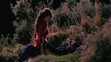 2. Секс сцена с Эмили Ллойд на природе – Битва за новый мир