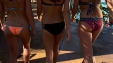 2. Камилла Гуатии и Линдси Келли в купальниках – Лас Вегас