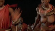 1. Танец женщины топлес из племени – Шина – королева джунглей