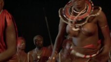 2. Танец женщины топлес из племени – Шина – королева джунглей
