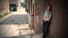 Кейт Лин Шейл мастурбирует на улице