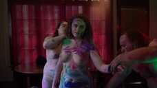 14. Полностью голые Линдси Нормингтон и Lindsay Waa в краске – Сэндбэггер