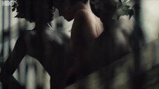6. Секс сцена с Lívia La Gatto и Самирой Карвалью Бенту – Напряжение