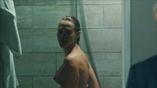 Александра Черкасова-Служитель засветила голую грудь в душе