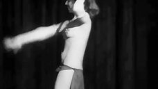 6. Джой Дэймон танцует топлес на сцене – Голливудский бурлеск