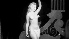 11. Хиллари Доун показала голую грудь на сцене – Голливудский бурлеск