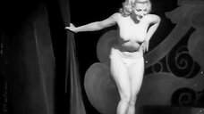 12. Хиллари Доун показала голую грудь на сцене – Голливудский бурлеск