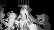 4. Хиллари Доун показала голую грудь на сцене – Голливудский бурлеск