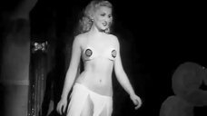 6. Хиллари Доун показала голую грудь на сцене – Голливудский бурлеск