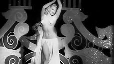 8. Хиллари Доун показала голую грудь на сцене – Голливудский бурлеск