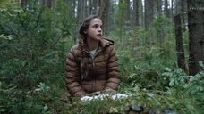 1. Анастасия Чистякова раздевается в лесу – Территория (2020)