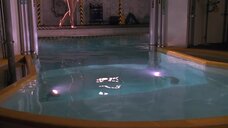 1. Обнаженная Фелисити Ватерман в бассейне – Подводная Одиссея