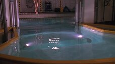 2. Обнаженная Фелисити Ватерман в бассейне – Подводная Одиссея