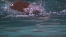 6. Обнаженная Фелисити Ватерман в бассейне – Подводная Одиссея