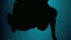2. Русалка Марианна Шульц топлес под водой – Бедные родственники (2005)