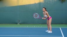 1. Грудастая Elizabeth Anne играет в теннис 