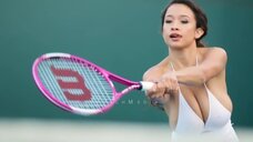 6. Грудастая Elizabeth Anne играет в теннис 