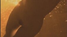 13. Кристи Фрэнк плавает голой в бассейне – Дневники «Красной туфельки»