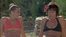 7. Жанна Коллетен и Анни Жирардо в купальниках – Лечение шоком