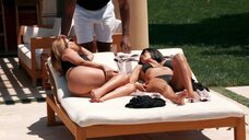3. Ким Кардашьян, Кортни Кардашьян и Ларса Пиппен в купальниках – Семейство Кардашьян