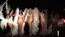 Ким Кардашьян, Кортни Кардашьян, Хлоя Кардашьян и Кендалл Дженнер на показе мод