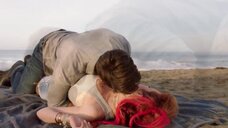 3. Съемка сцены с Беллой Торн на пляже – Популярна и влюблена