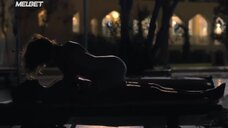 12. Секс сцена с Лавинией Вильсон возле бассейна – О чем мы мечтаем