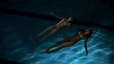 2. Полностью голые Ариадна Каброль и Диана Гомес в бассейне – Дневник лесбиянки