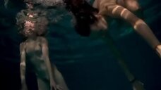 9. Полностью голые Ариадна Каброль и Диана Гомес в бассейне – Дневник лесбиянки
