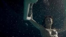 4. Диана Гомес и Ариадна Каброль голышом плавают под водой – Дневник лесбиянки
