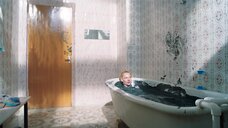 21. Горячая сцена с Светланой Ходченковой в ванной – Любовь без размера