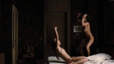 2. Наташа Яровенко и Елена Анайя веселятся голыми – Комната в Риме
