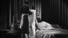 2. Грета Гарбо надевает халат – Мата Хари(1931)
