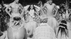 1. Танец туземки с обнаженной грудью – Табу: История южных морей