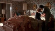 6. Плачущая Шэрон Стоун в постели – Казино (1995)